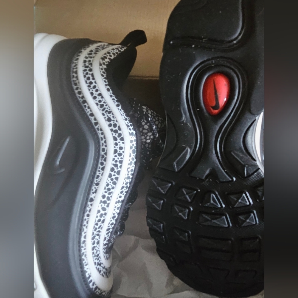 Nike Airr 97 worn once 6.5